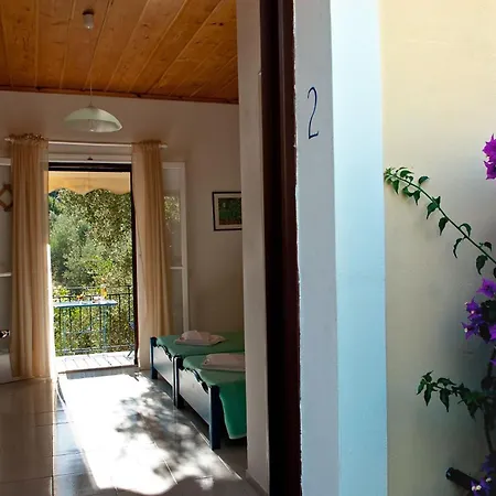 Ξενοδοχείο με διαμερίσματα Trifilli 3*